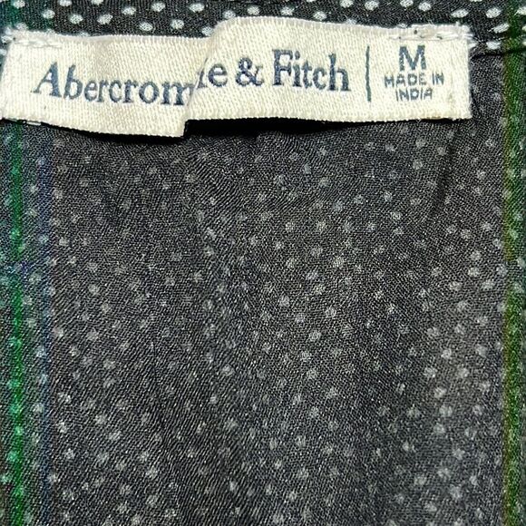 ABERCROMBIE & Fitch spotted chiffon romantic cropped pullover V-neck blouse. - Picture 8 of 8